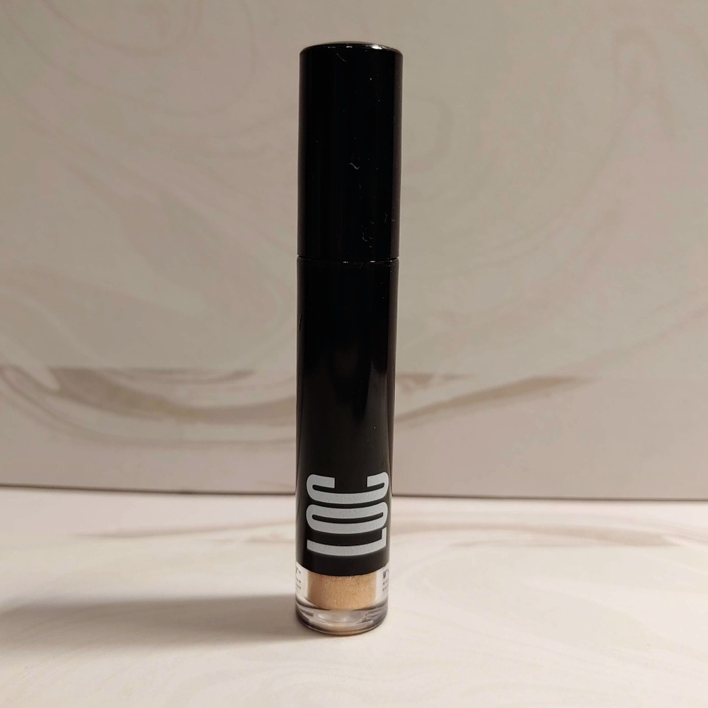 Love of Color Liquid Shimmer Shadow in Daybreak